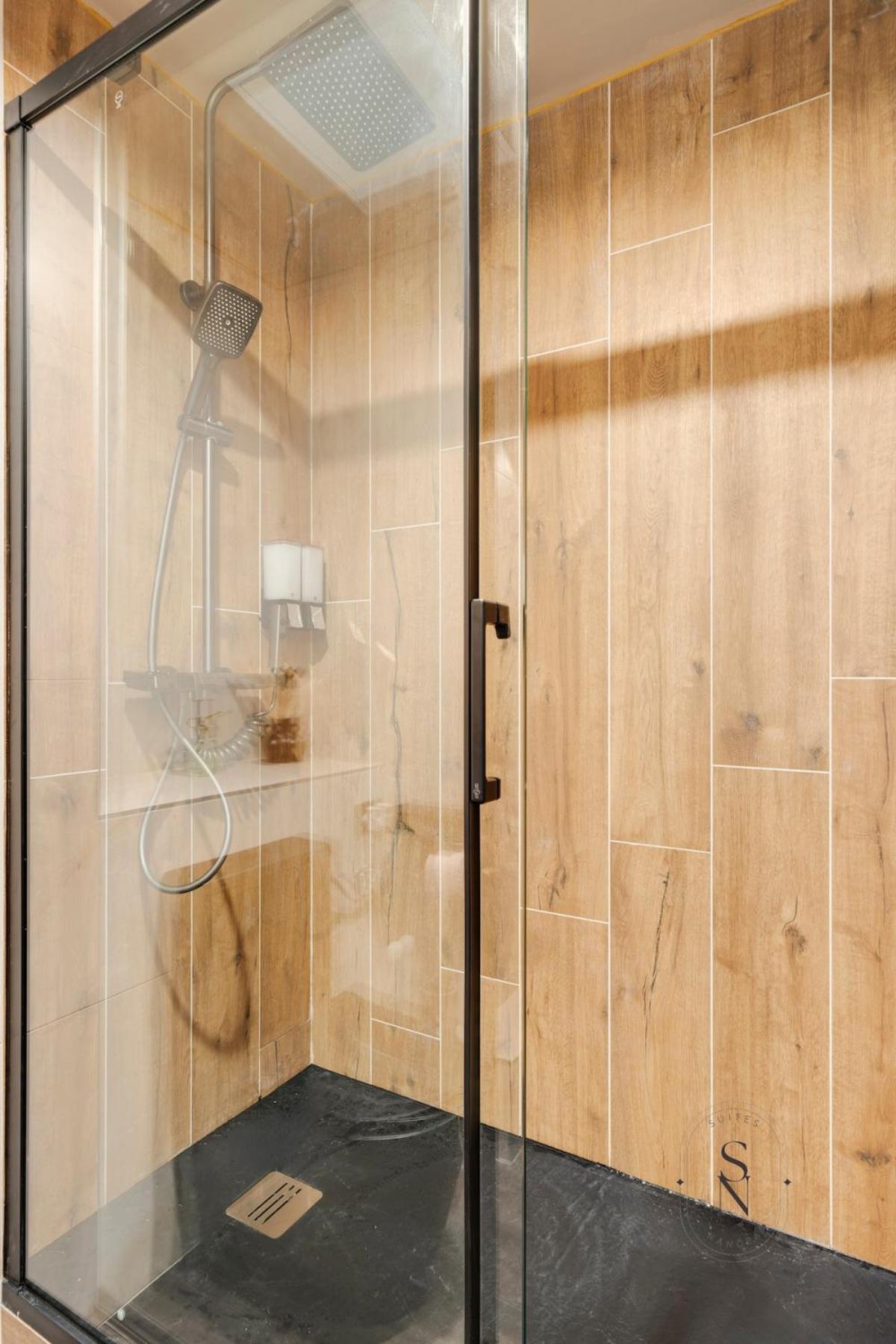 Encorps Nuit, Jacuzzi, Centre Gare Congres, Parking Appartement *